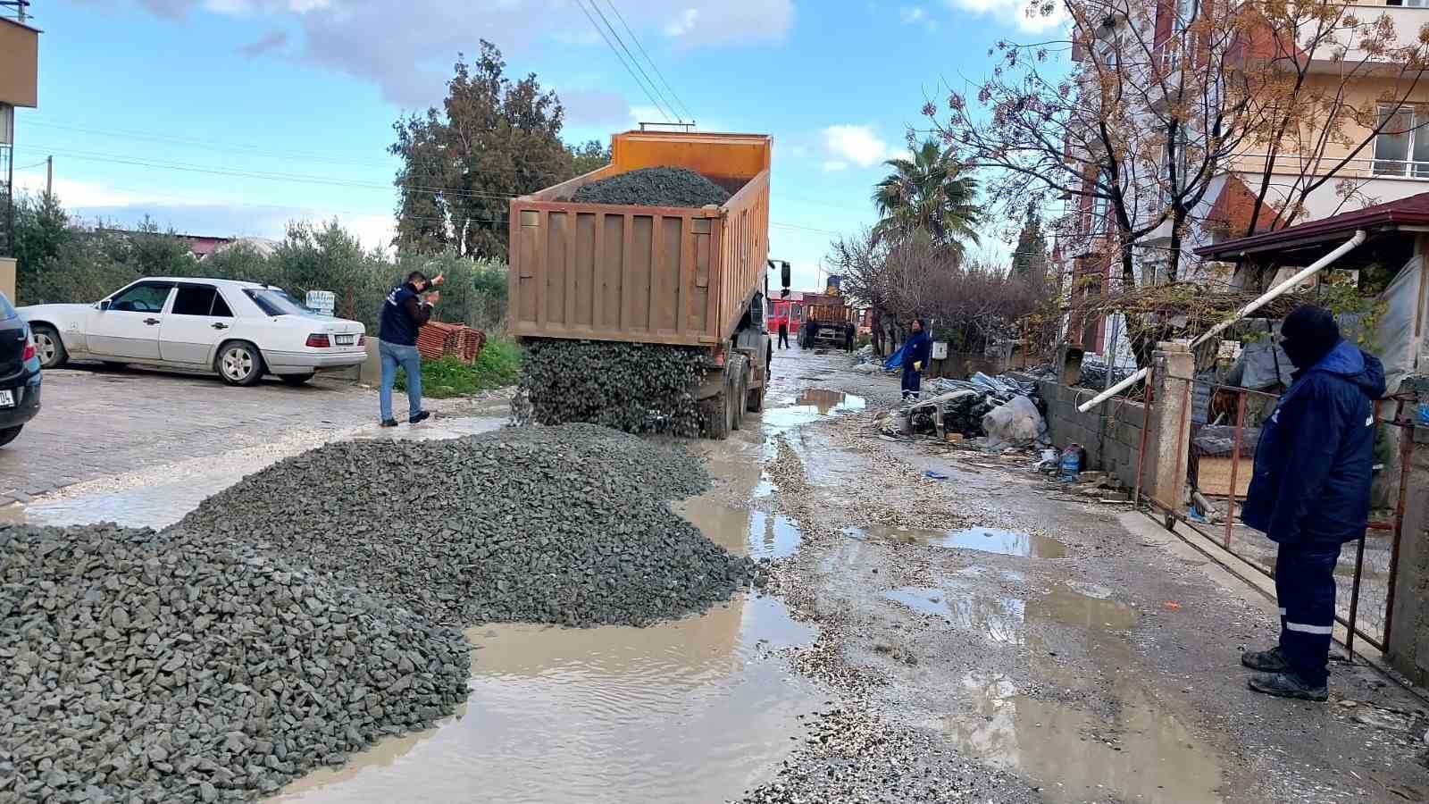 Hatay Büyükşehir Belediyesi ekipleri, 125 su taşkını olayına müdahale ettiğinde