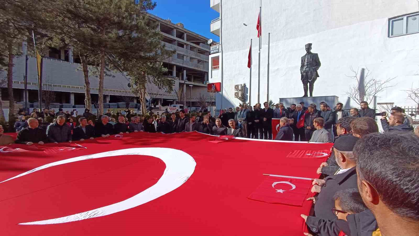 “Bingöl’de Terörle Mücadele İçin Bir Araya Geldik” başlığı olarak özgünleştirebiliriz.