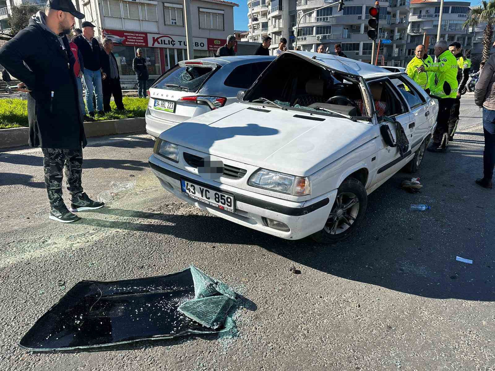 Milas’ta meydana gelen trafik kazasında otomobil takla attı, sürücü yaralandı