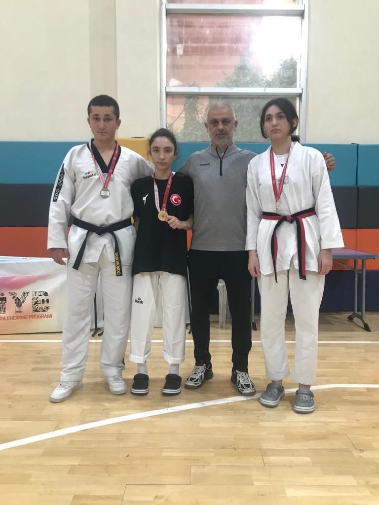 Zonguldak’ta Gerçekleşen Taekwondo İl Birinciliği Müsabakalarında Gençler Kıyasıya Mücadele Etti