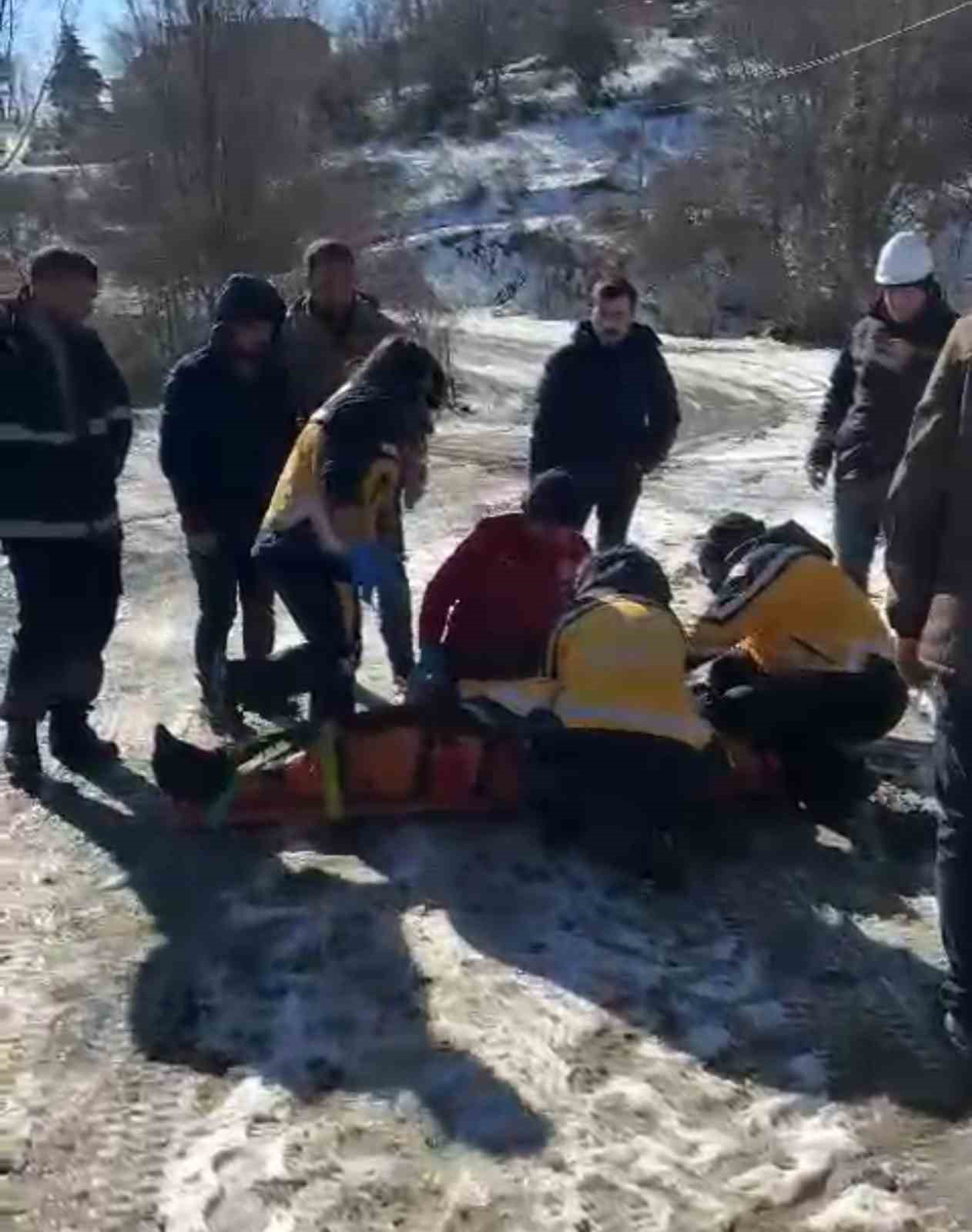 Vatandaş, elektrik akımına kapılınca hemen ambulans helikopter yardımına yetişti