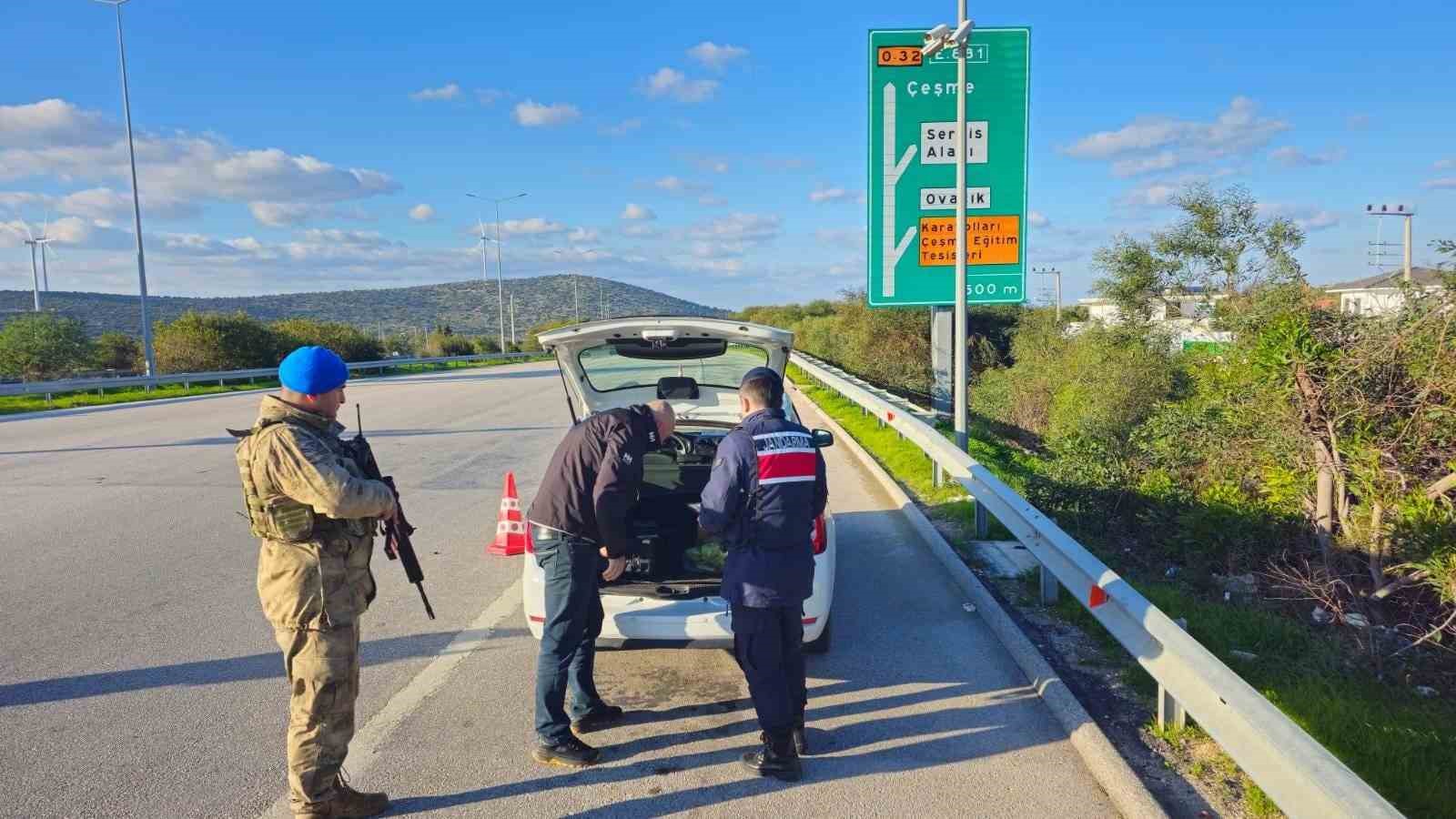 Jandarma Çeşme’de Sıkı Denetim Yapıyor