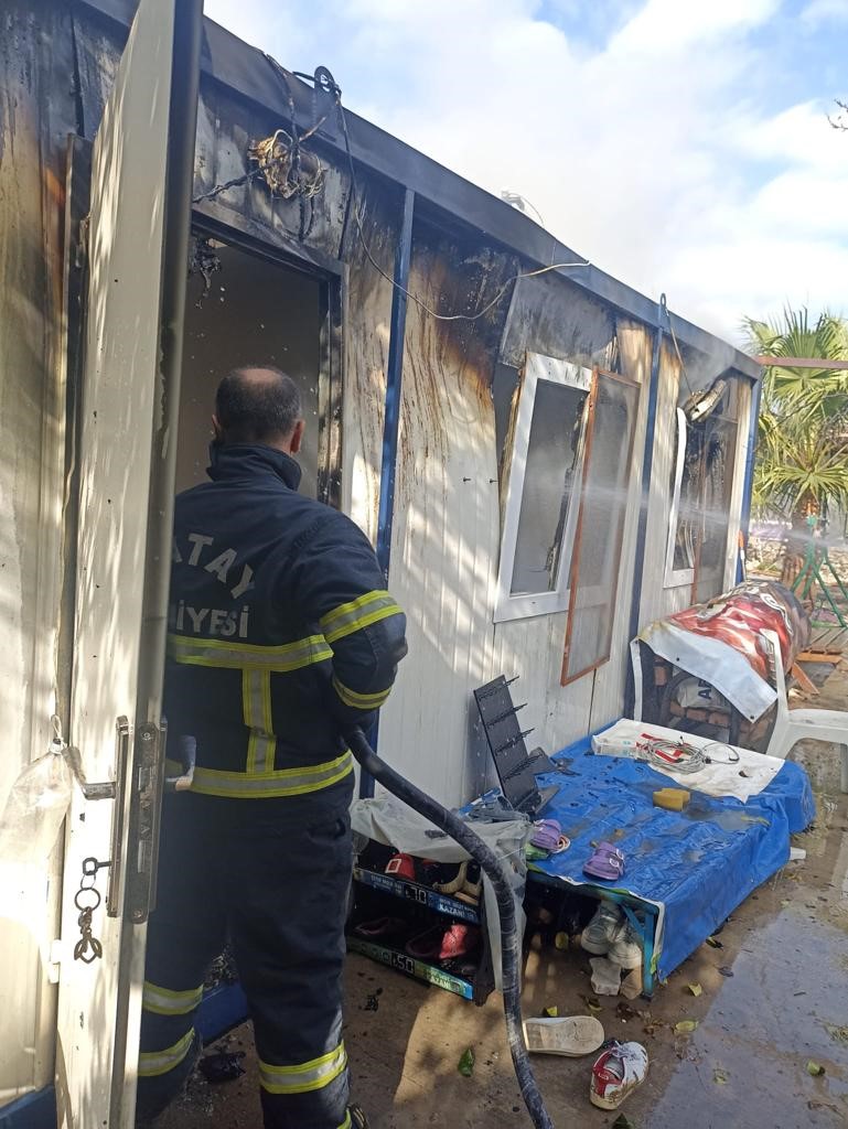 Hatay’da konteyner yangını: Olay yerinde büyük panik yaşandı!