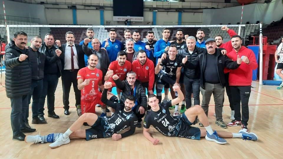 Voleybol: Hayat Büyükşehir Belediyespor, AXA Sigorta Efeler Ligi’nde Develi Belediyespor’a 1-3 mağlup oldu.