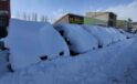 Çaldıran’da kar kalınlığı 47 santimetreye ulaştı, sürücüler araçlarını kara gömdü.