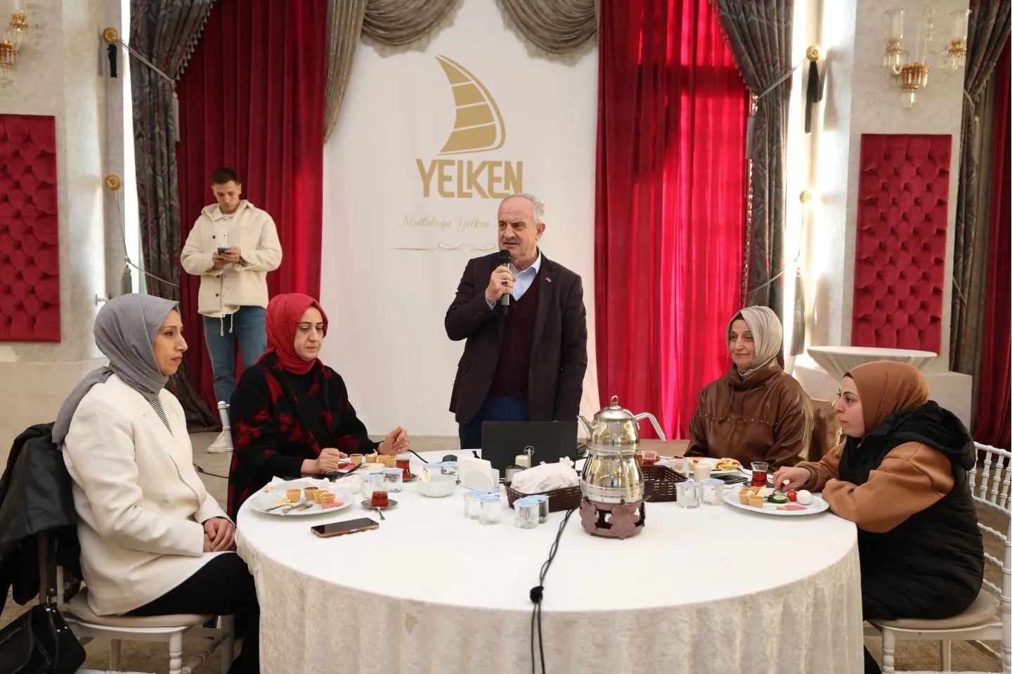 Başkan Aygün, ilçedeki vatandaşlarla projelerini paylaştı