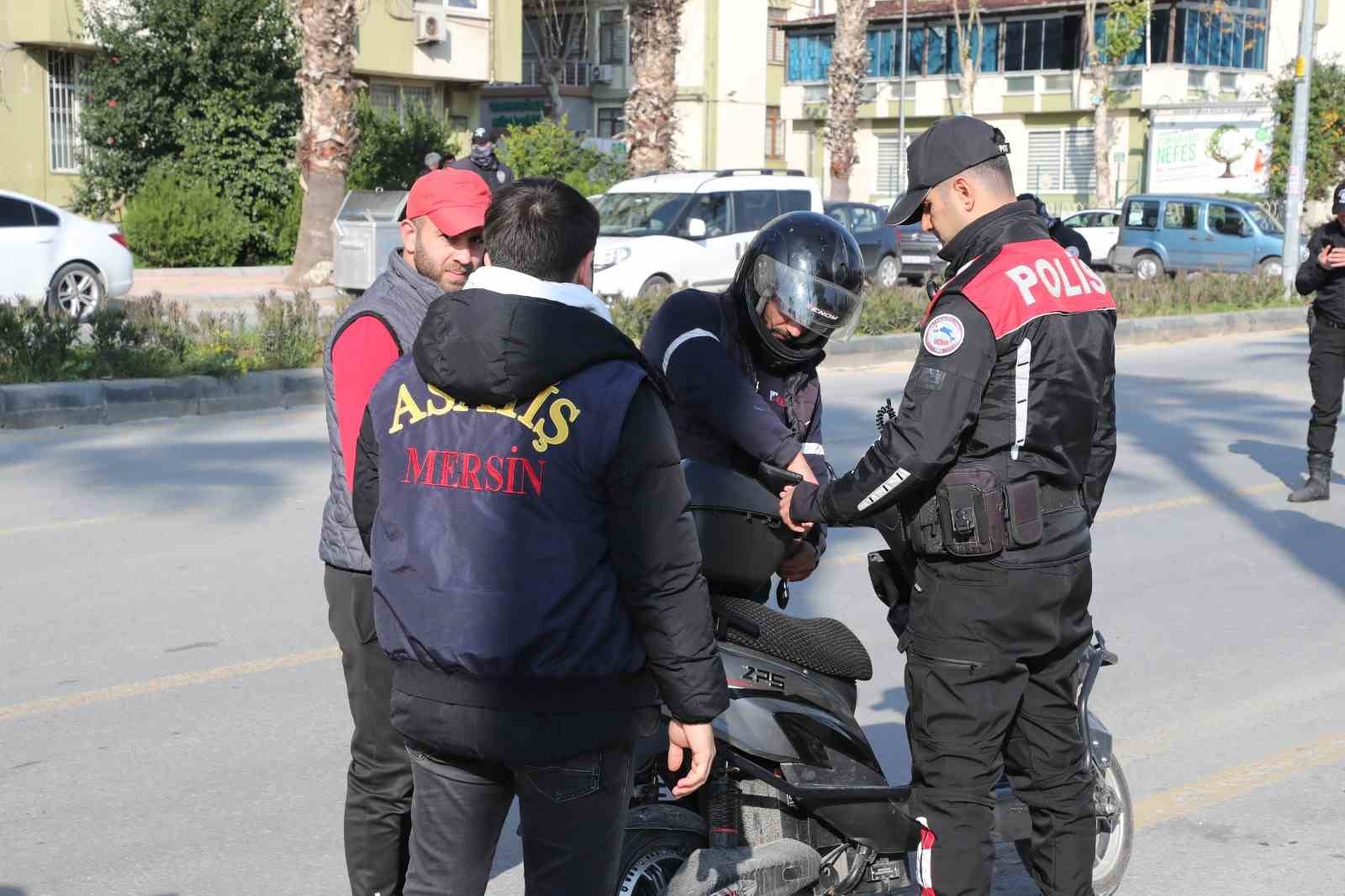 Mersin’de polisten şaşırtıcı operasyon: 8 çalıntı motosiklet bulundu, 13 kişi gözaltına alındı