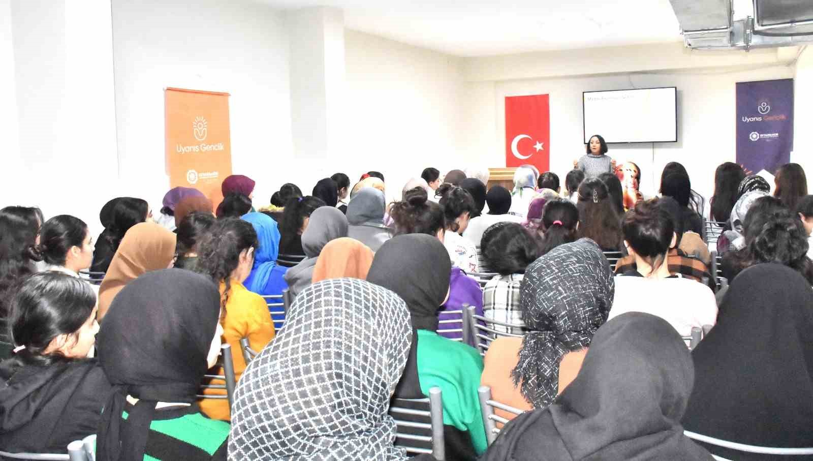 Diyarbakır’da öğrencilere “Madde Bağımlılığıyla Mücadelede Önleyici Seminer” verildi