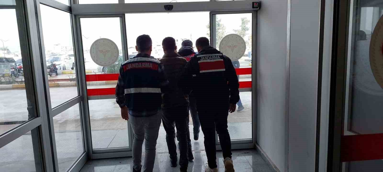 Osmaniye’de Jandarma ekiplerinin gerçekleştirdiği terör operasyonunda 5 kişi tutuklandı.