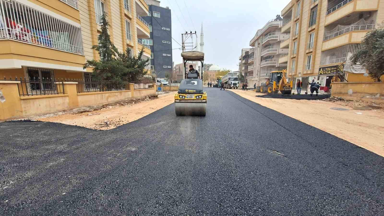 Şanlıurfa’da asfalt çalışmaları hız kesmeden devam ediyor