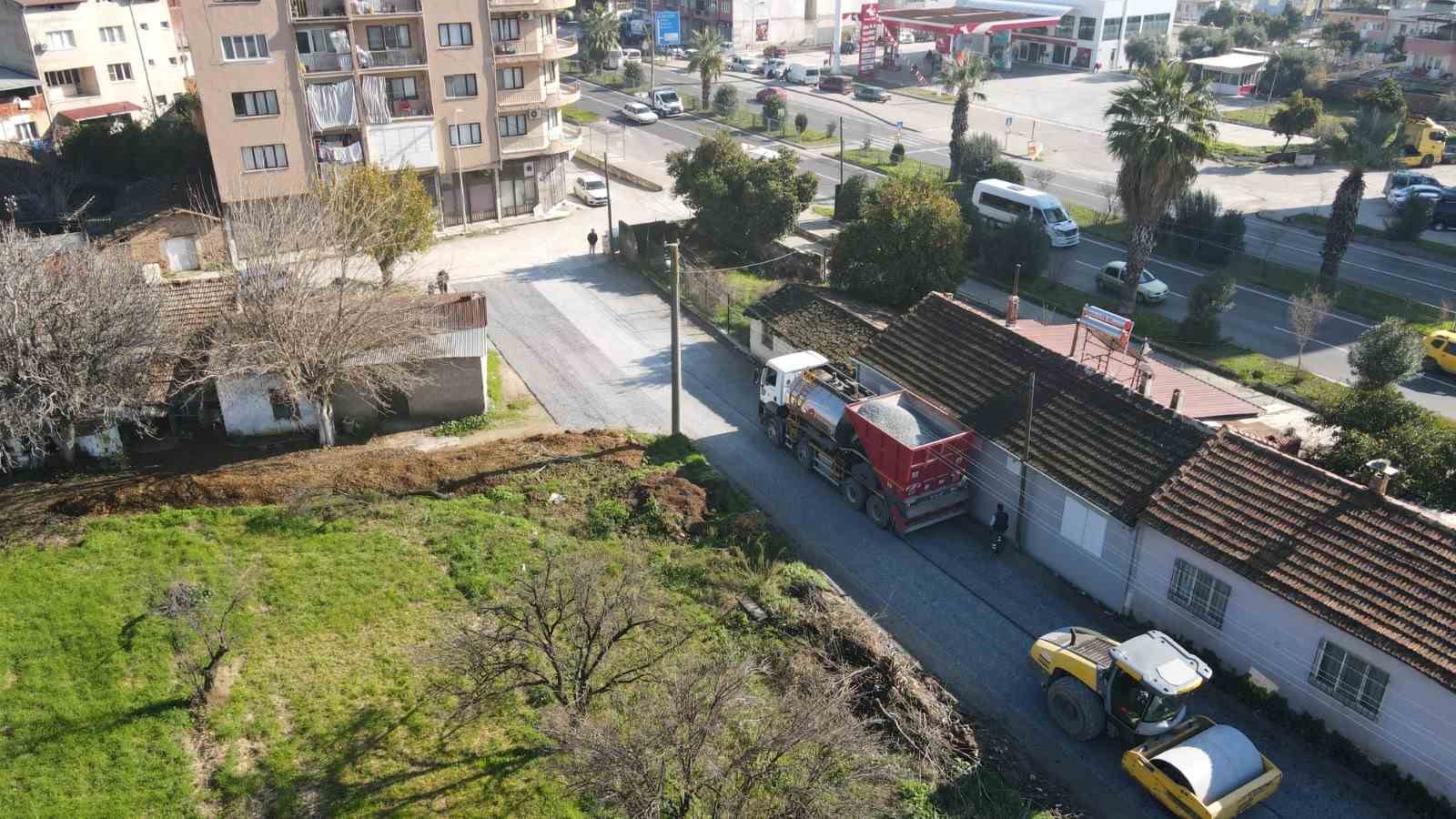 Aydın’ın Efeler ilçesinde yol yapım çalışmaları durmadan devam ediyor