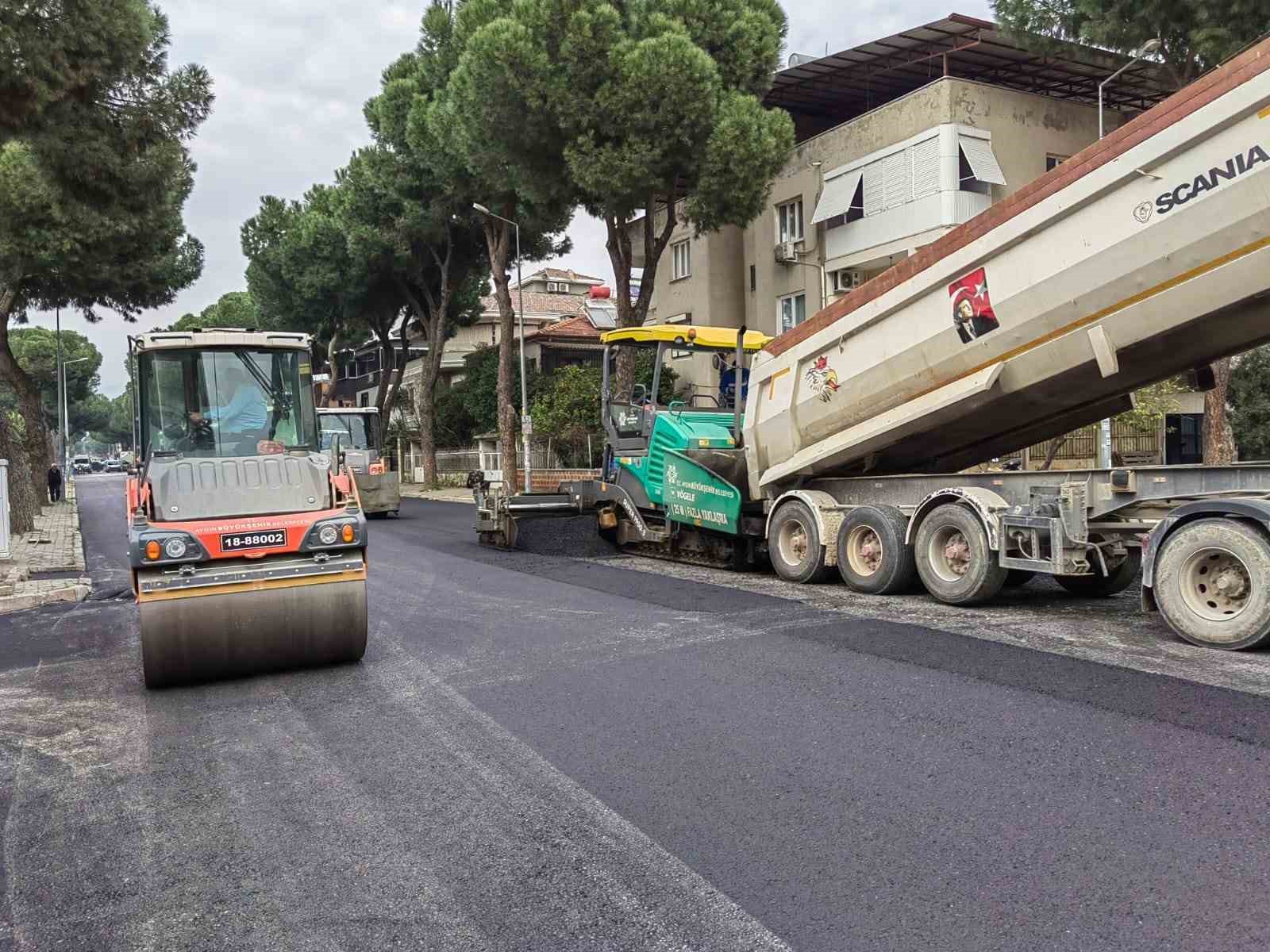 Nazilli’de Büyükşehir, Yolları Yenileyerek Hizmete Sunuyor