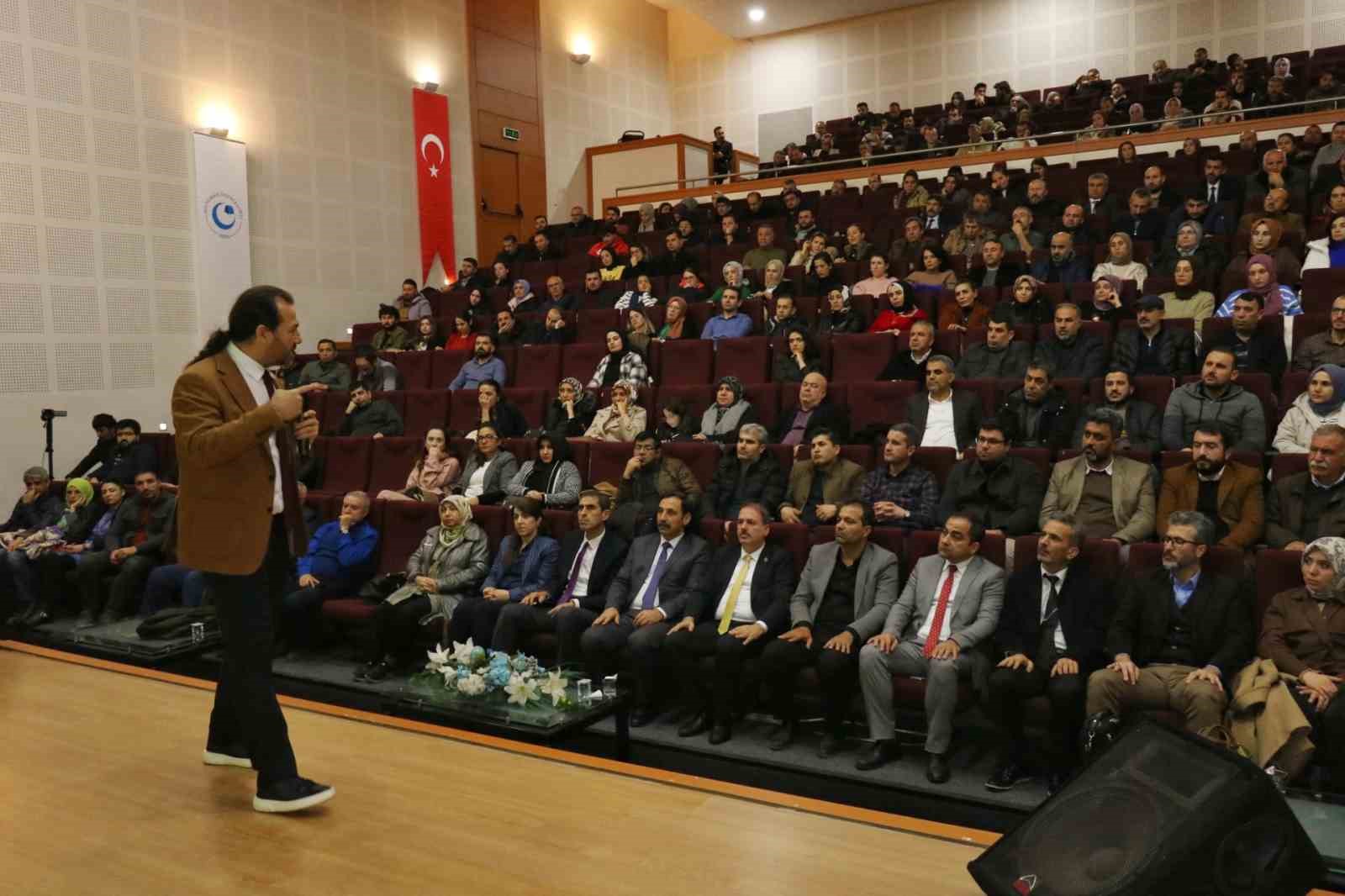 Adıyaman Üniversitesi, öğretmenler için düzenlenen panel ile eğitim sorunlarını ele aldı