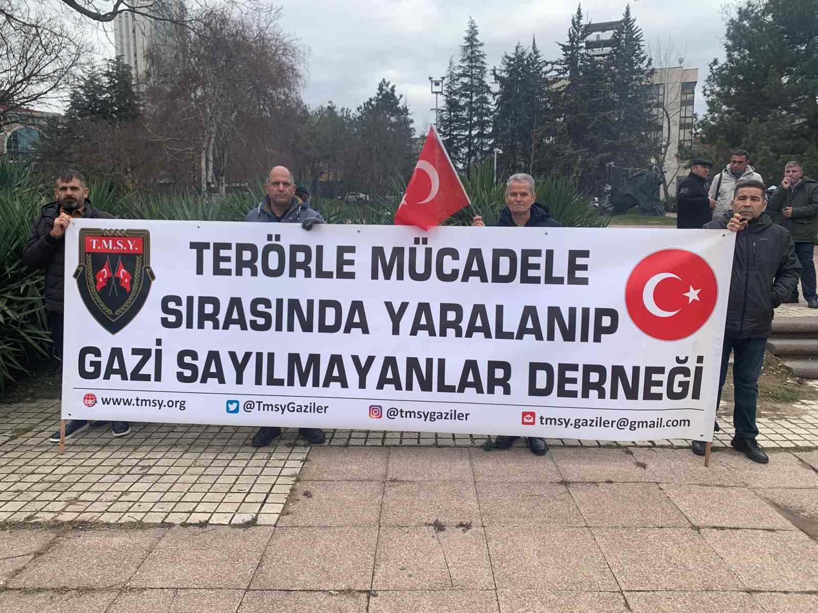 TÜGŞAV, DEM Parti’nin kapatılması talebiyle eylem düzenledi