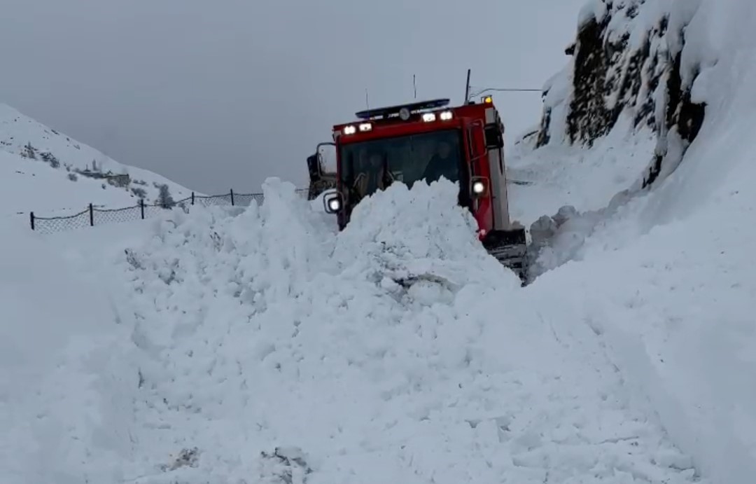 Van’da 65 yaşındaki bir hasta, snowtrack ambulansıyla ulaşıldı