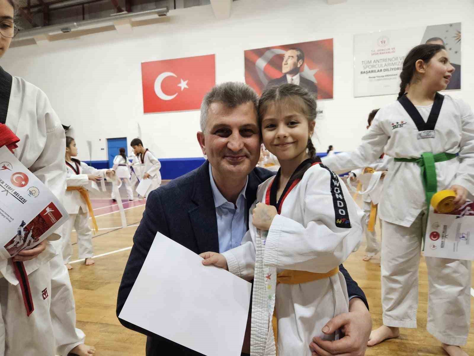 407 Taekwondocu Birlikte İlerliyor