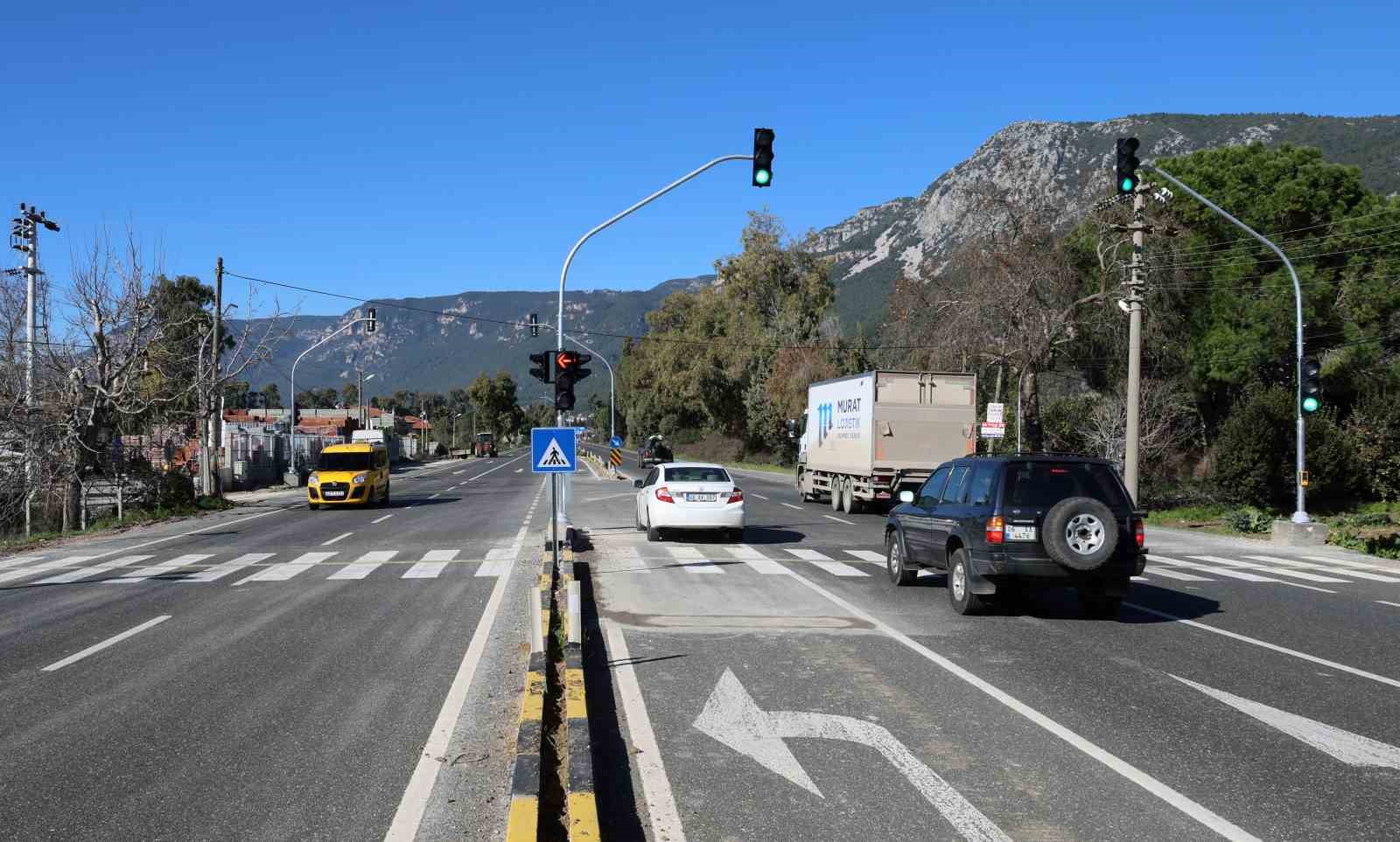 Ölüm kavşağı artık trafik ışıklarıyla daha güvenli