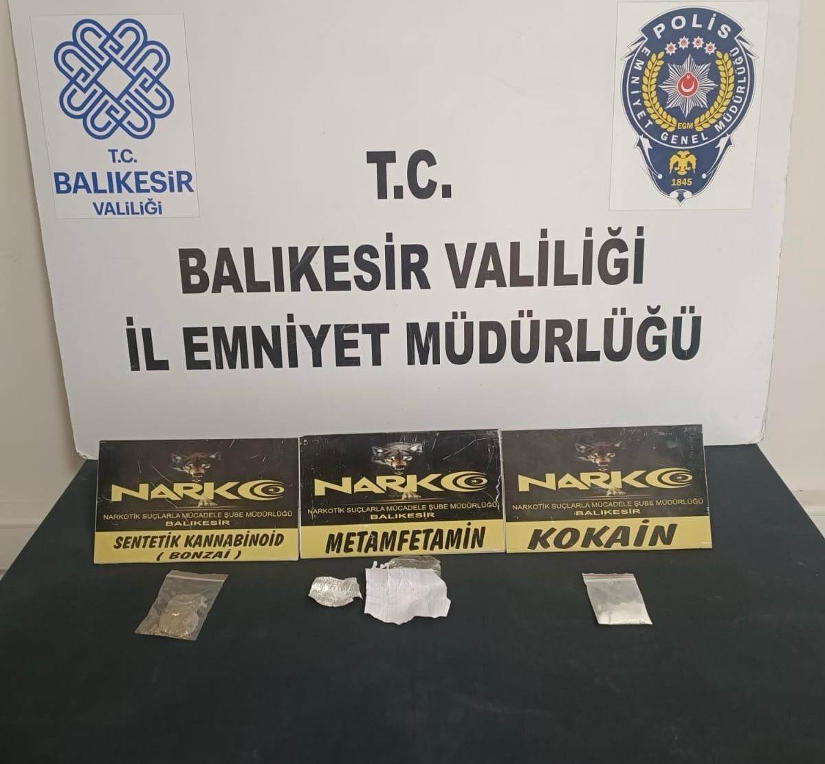 Motosikletli polisler uyuşturucu maddeye karşı sarsılmaz bir caydırıcılık sağlıyor