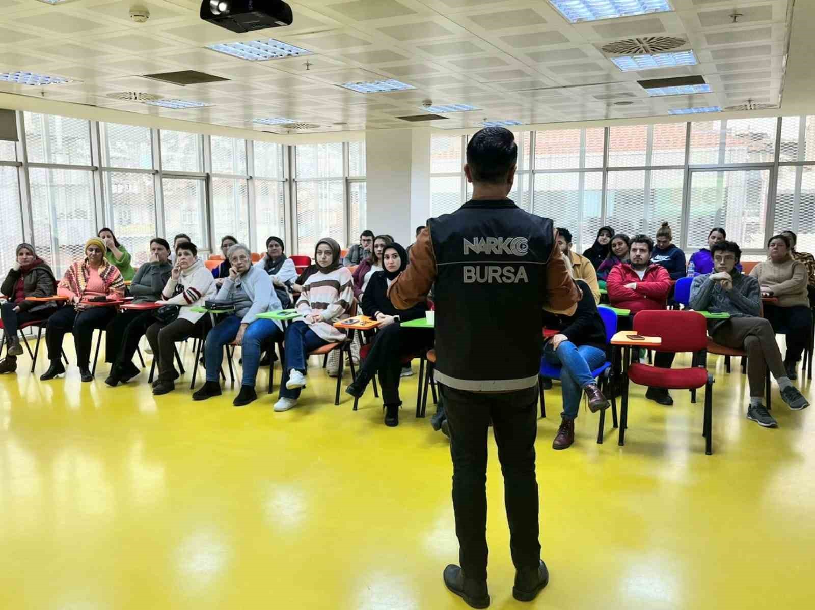 Narkotik Suçlarla Mücadele Şube Müdürlüğü, toplumda farkındalık oluşturmak amacıyla eğitim düzenledi