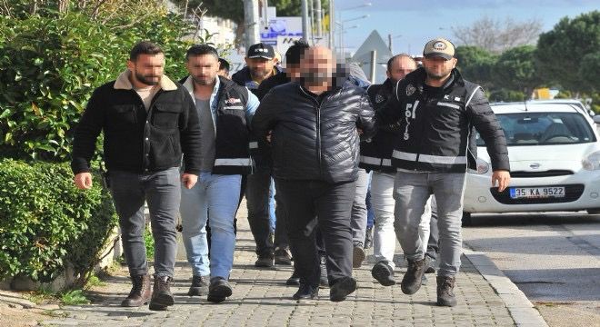 İzmir’de tarihi bir kara para aklama operasyonunda 1 milyar doların üzerinde vurgun ortaya çıktı.