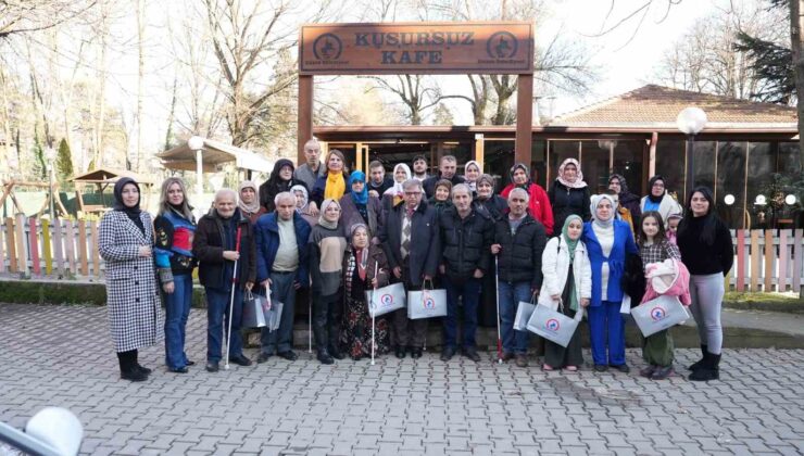 Görkemli kafede buluştular