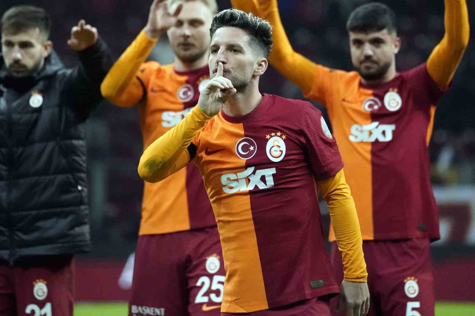 Muhteşem 3’lü! Dries Mertens maç sonunda fark yarattı