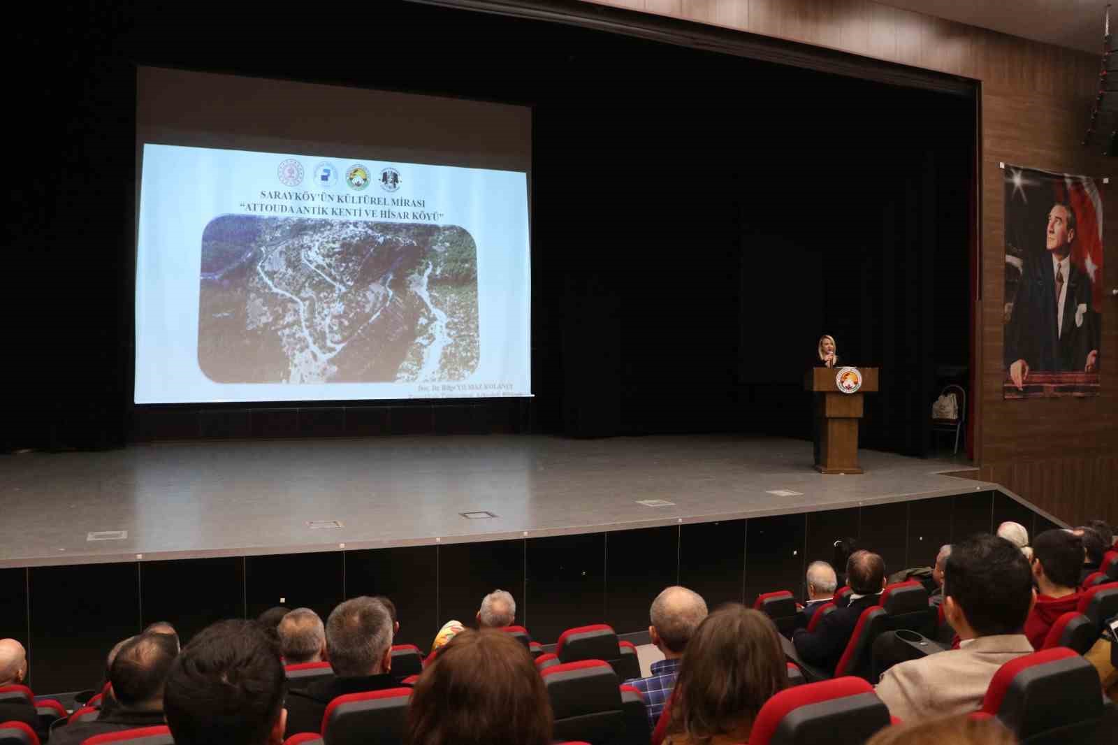 Pamukkale Üniversitesi öğretim üyeleri Attouda Antik Kenti ve doğal travertenleri hakkında bilgi verdi