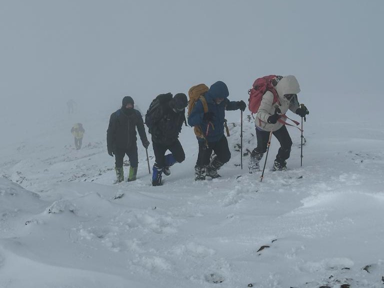 Dağcılar 2.800 rakımlı dağa zorlu tırmanış gerçekleştirdi!