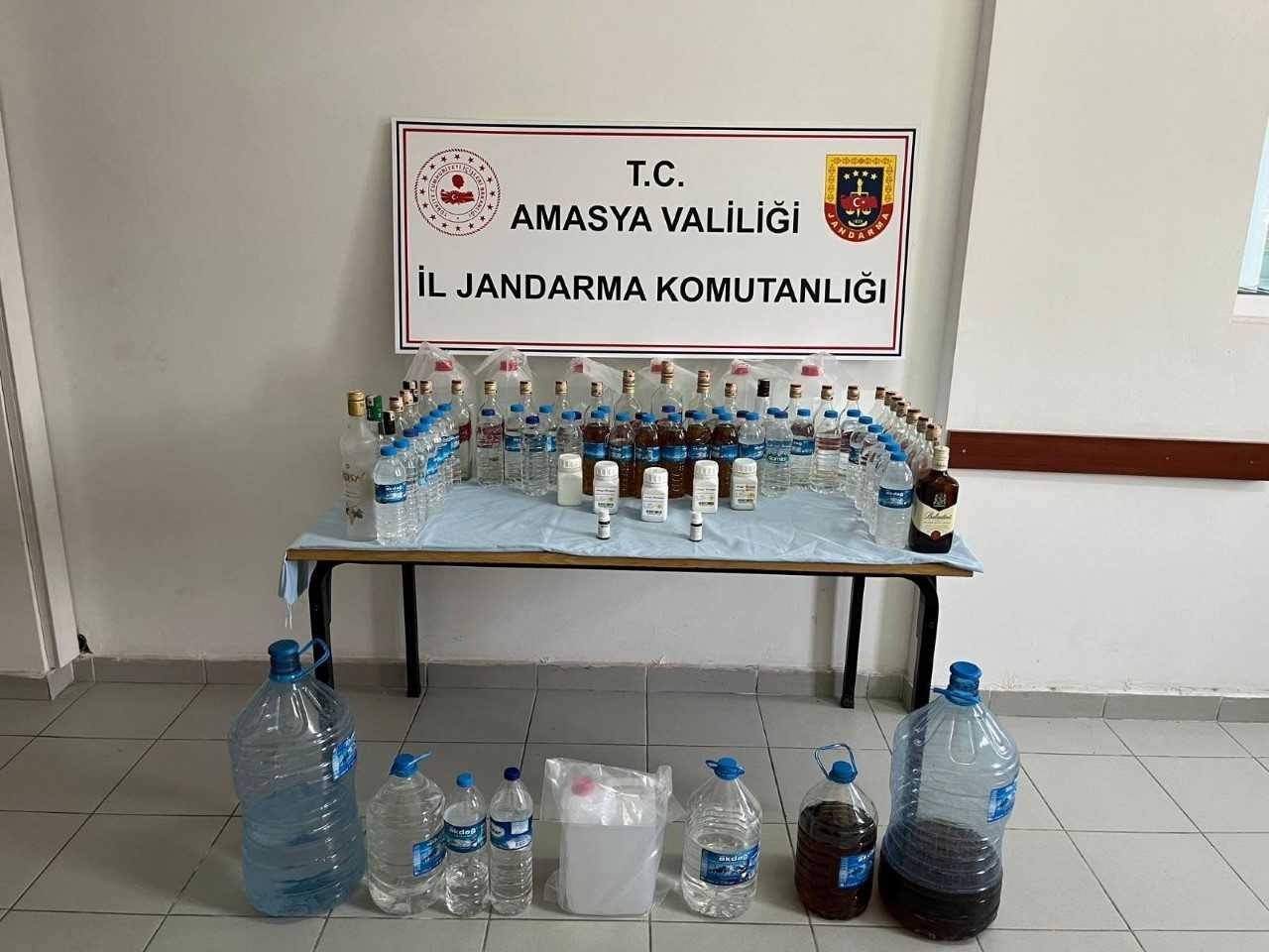 Amasya’da jandarmanın düzenlediği operasyonda yasa dışı alkol üreten kişilere müdahale yapıldı