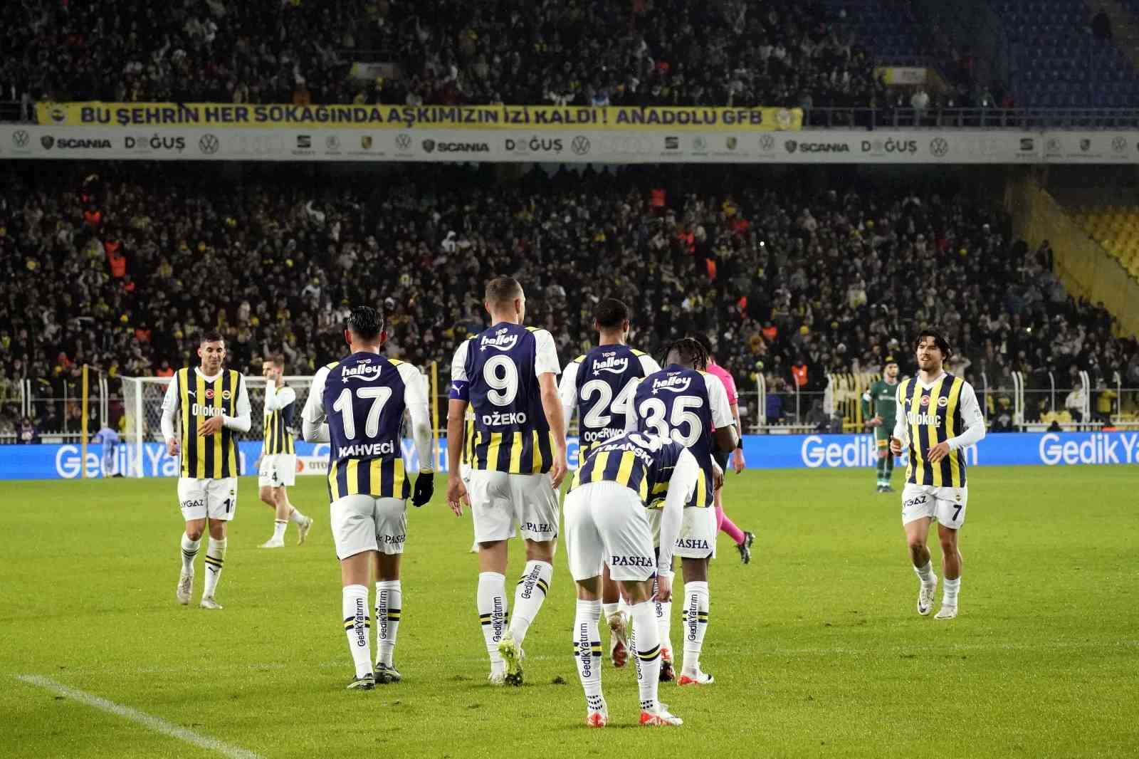 Fenerbahçe, İstanbul’da 12 gün içinde 4 maça hazırlanıyor.