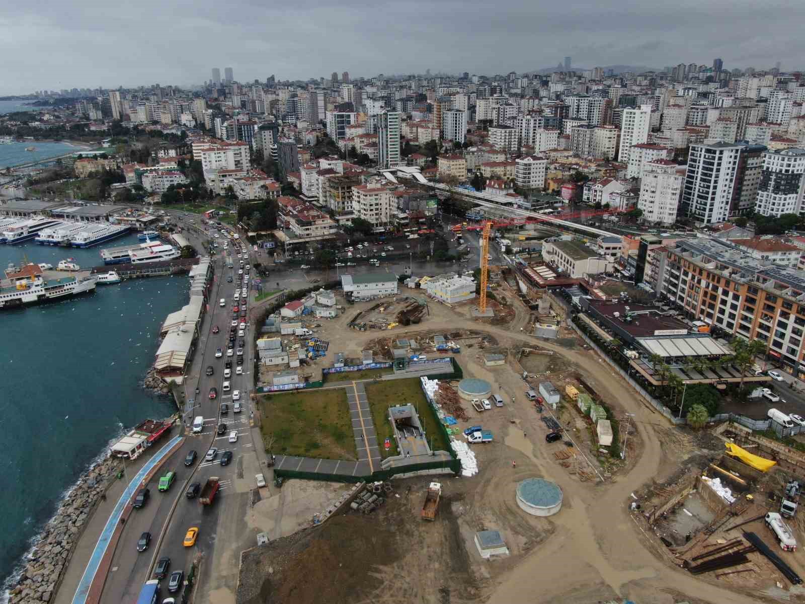 Metro inşaatı nedeniyle Kadıköy Bağdat Caddesi girişi kapandı, trafiğe uzun araç kuyrukları yansıdı!