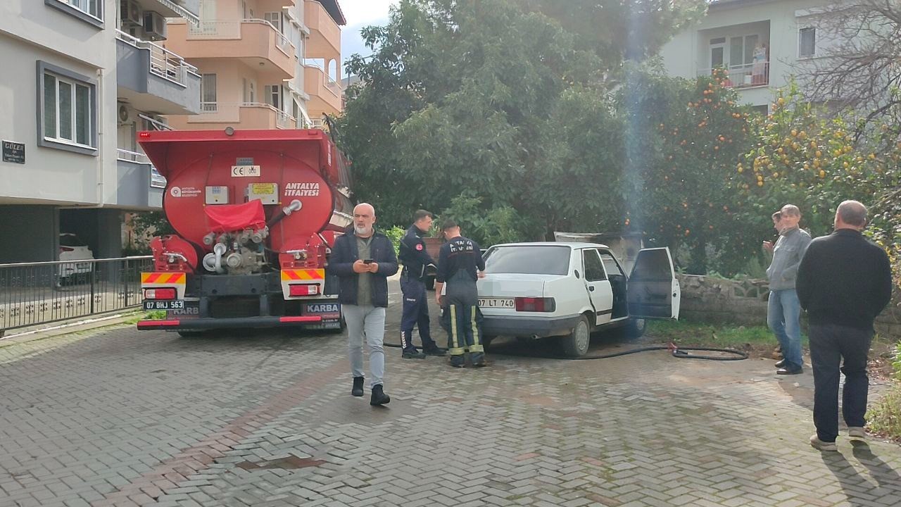 “Aracını bırakıp döndüğünde alevler içinde bulduğu otomobili” şeklinde başlığı özgünleştirebiliriz.