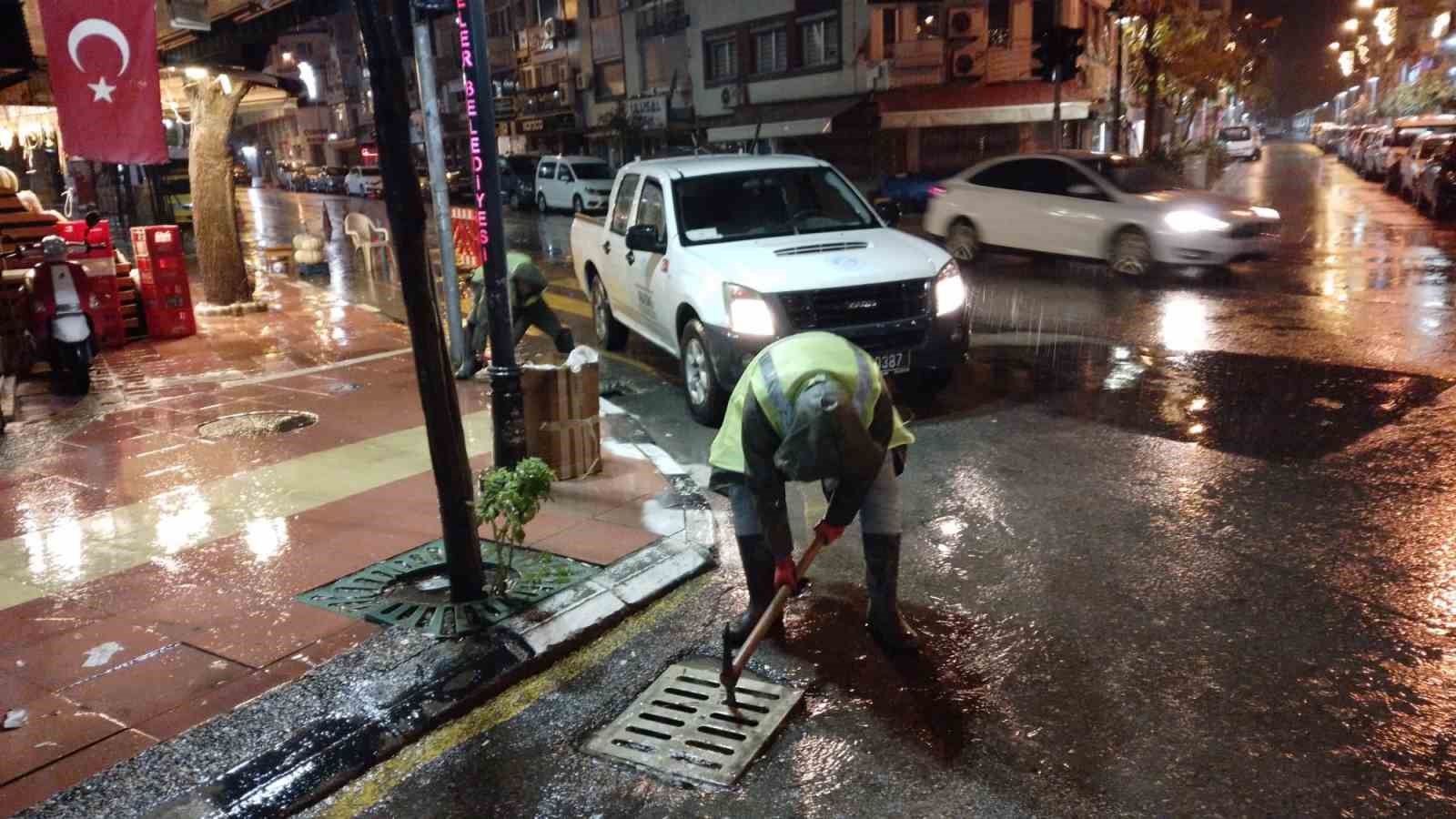 İş Birlikleriyle Büyükşehir ve MASKİ, Yağış Sürecinde Hız Kesmedi: Olumsuzluklar Engelendi!