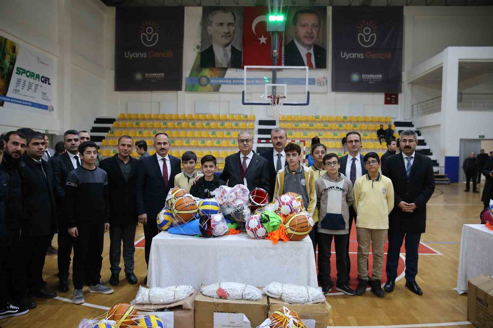 Diyarbakır’da 250 okula spor malzemesi verilecek