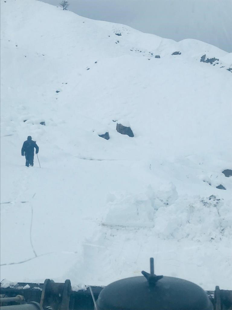 Siirt’te kardan etkilenen üç ilçenin yol bağlantıları trafiğe açıldı