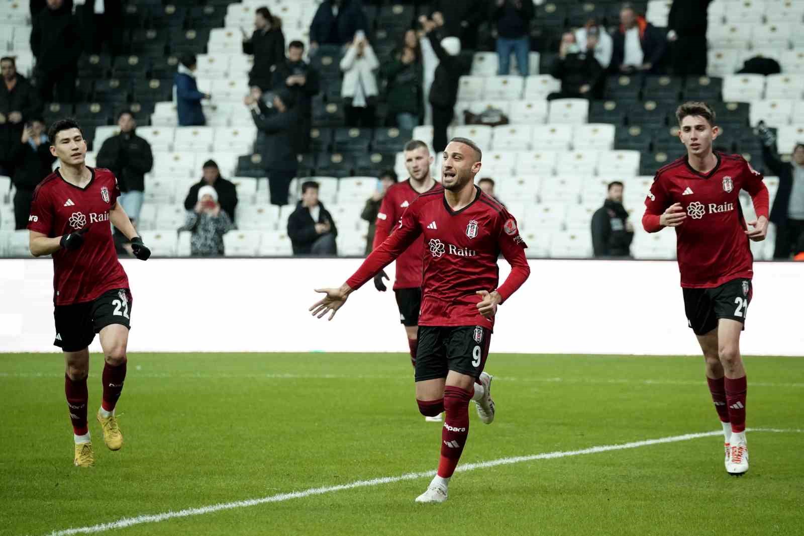 Beşiktaş, Ziraat Türkiye Kupası’nda Eyüpspor’u 2-0 mağlup etti (İlk yarı).