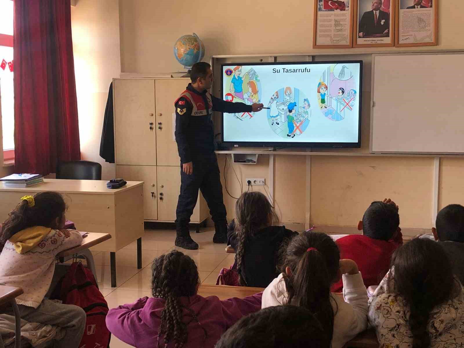 Jandarma, çocuklara çevre bilinci eğitimi veriyor