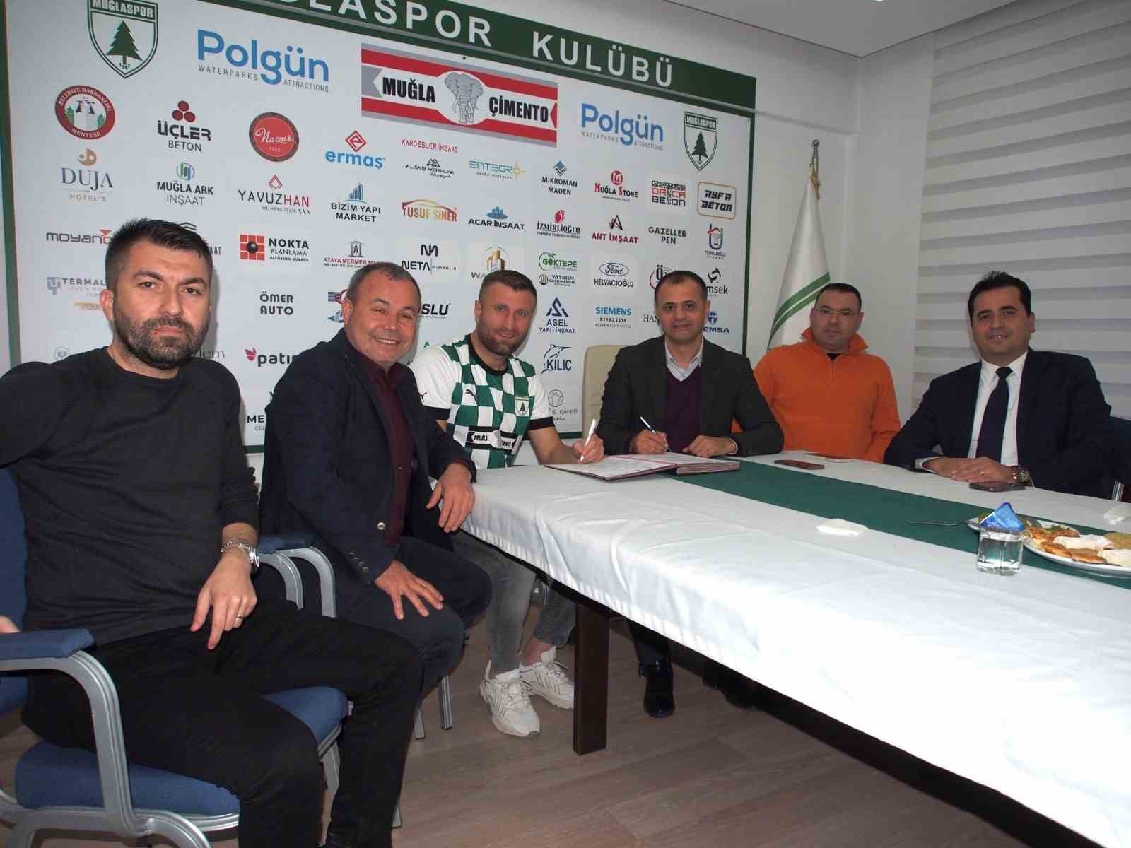 Muğlaspor, tecrübeli bir golcüyü transfer etti