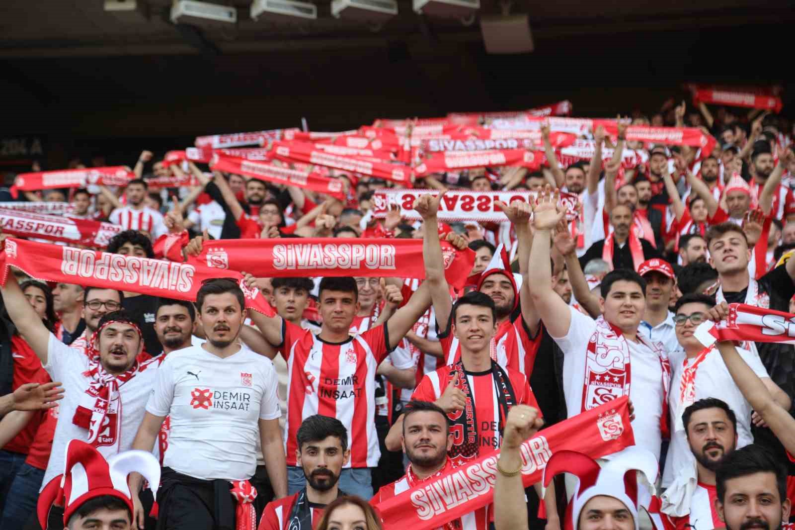 Sivasspor, kombinelere %50 indirim fırsatı sunuyor