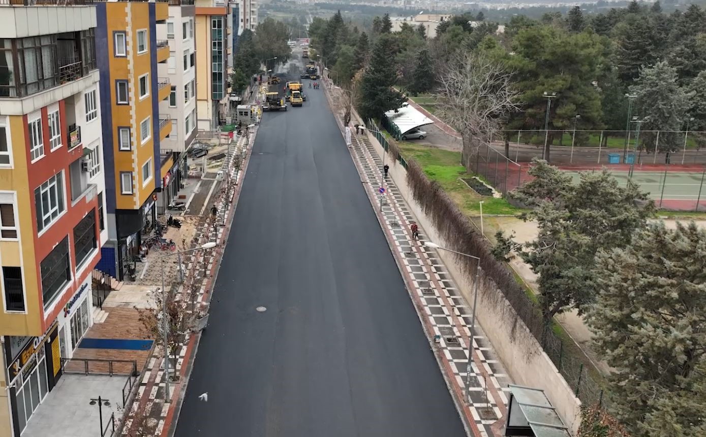 Büyükşehir Belediyesi, Sıcak Asfalt Çalışmalarına Hız Verdi