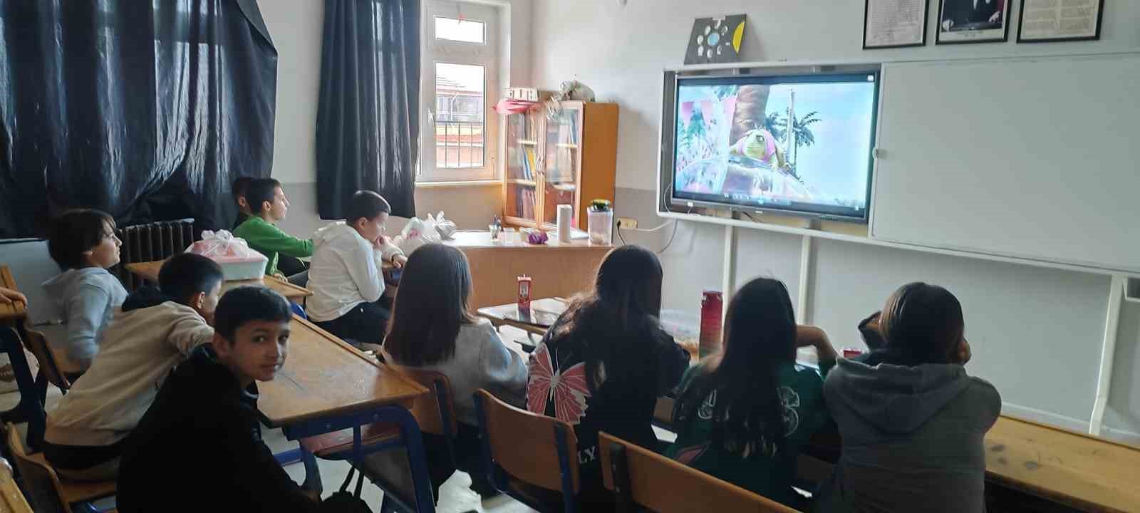 Öğrenciler okullarında sinema aktivitesi düzenliyor