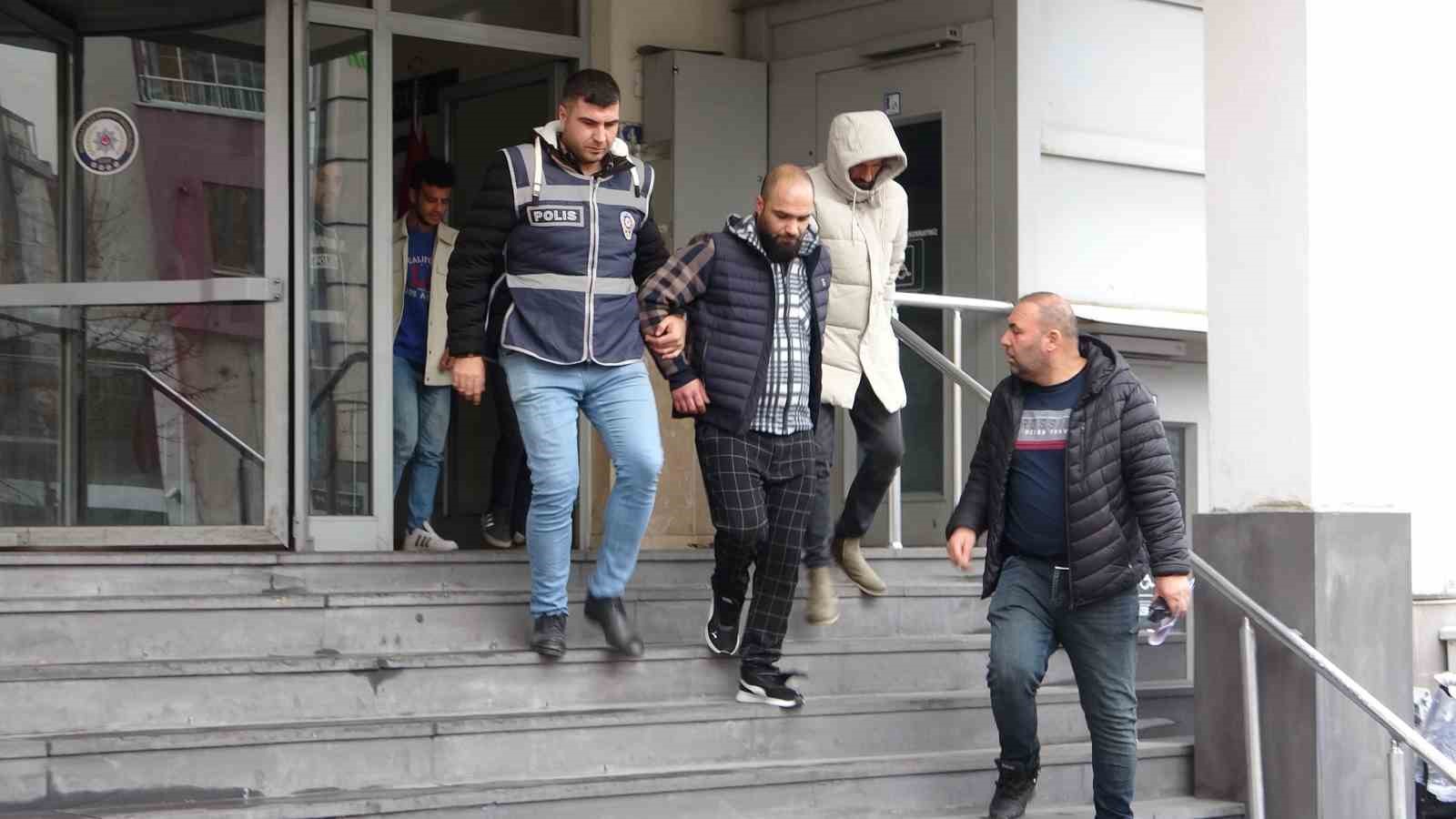 Aranan şahıslara eş zamanlı operasyon: 15 şahıs yakalandı