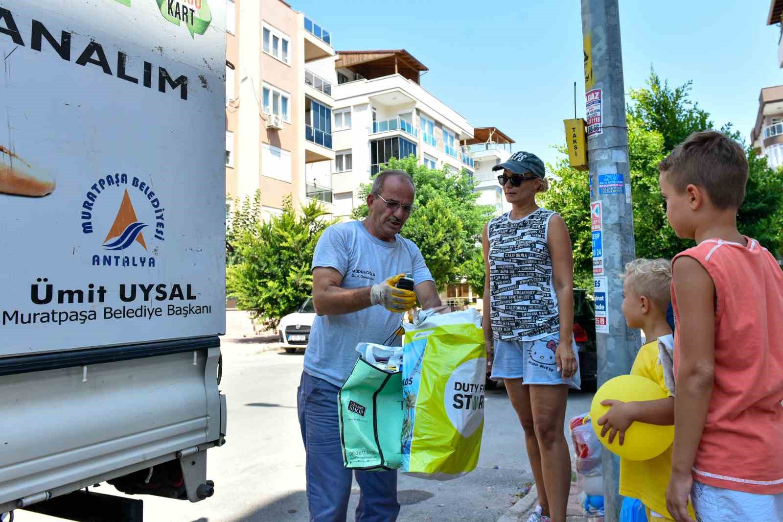 Artık ev ekonomisine destek veren bir çözüm: Çevreci Komşu Kartu