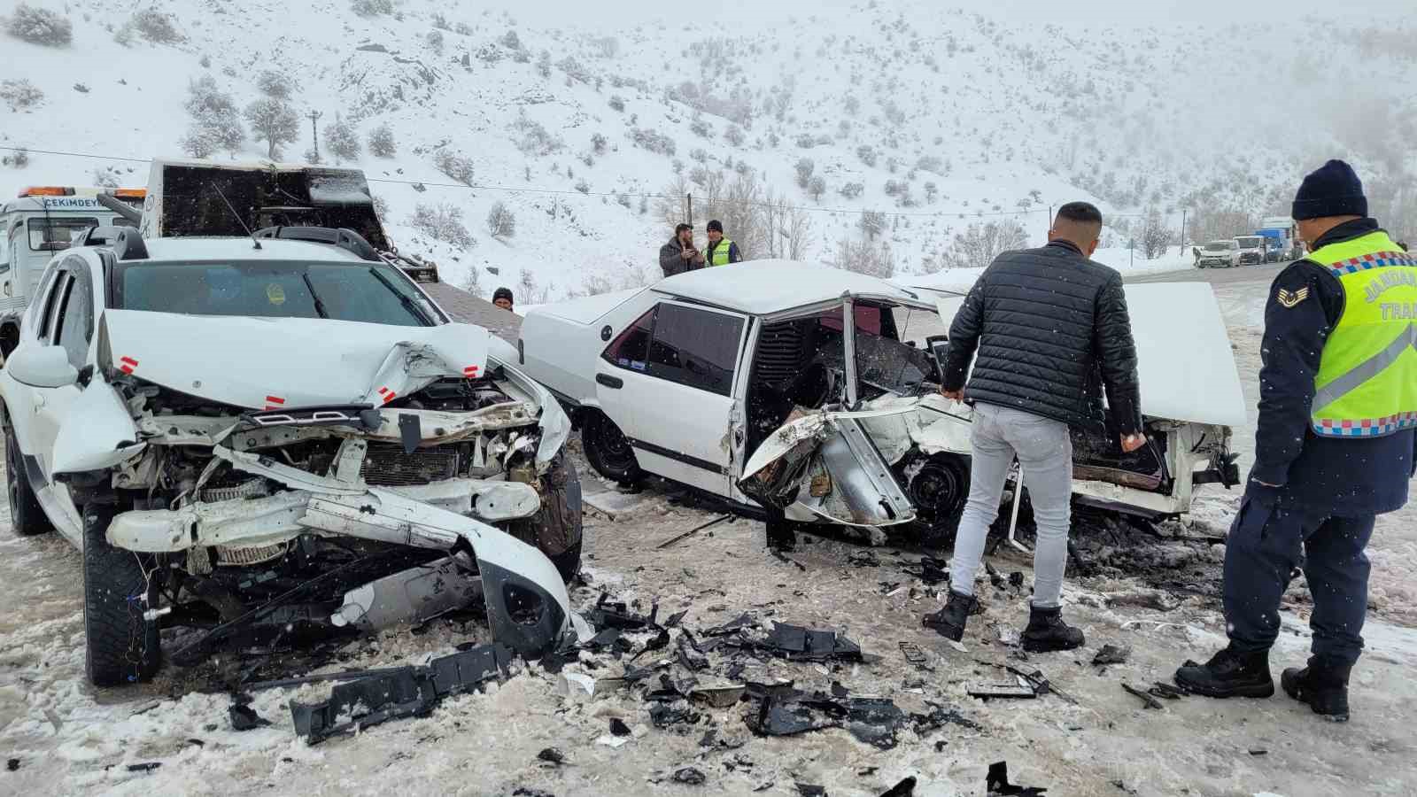 Sivas’ta korkunç kaza: 1 Kişi hayatını kaybetti, 6 kişi yaralandı