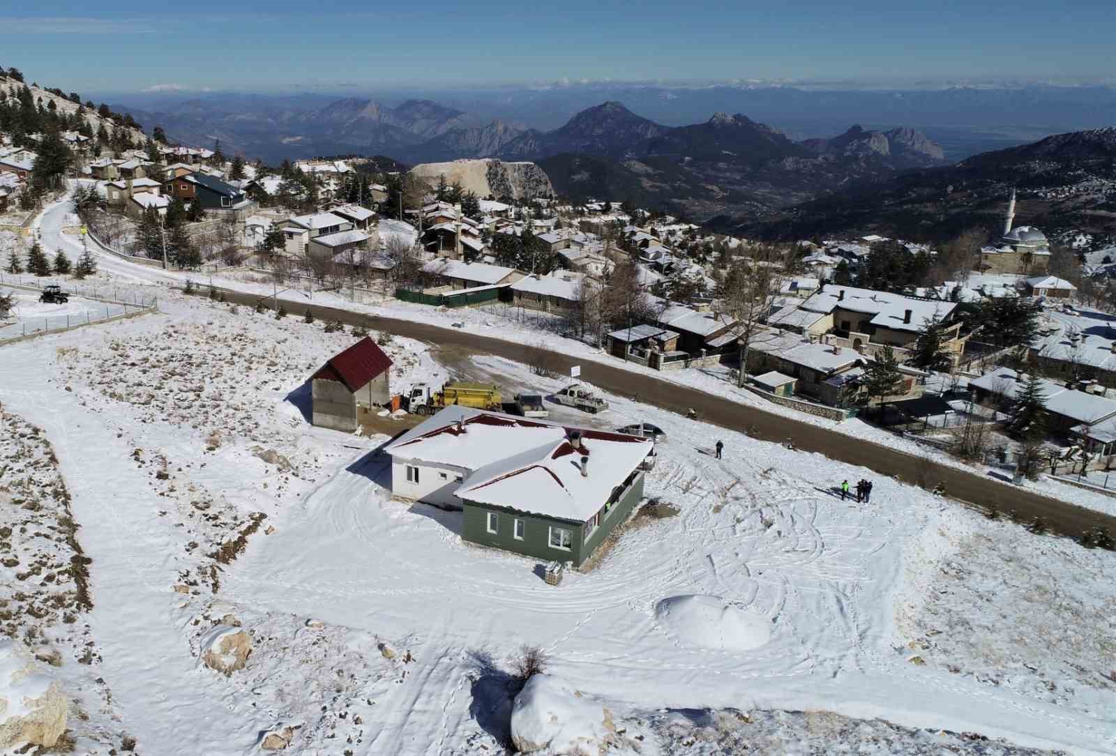 Konyaaltı ilçesinde bulunan Saklıkent’teki ek hizmet binası tamamlanma aşamasına geldi