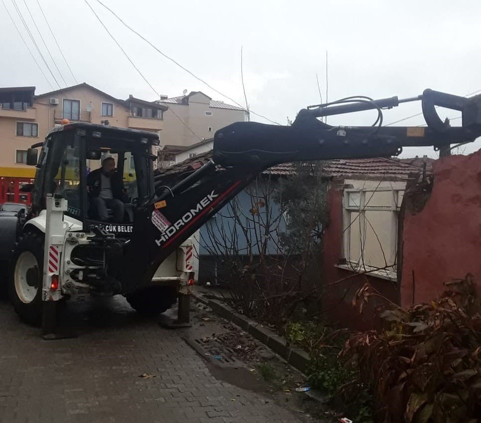 184 Riskli Binanın Yıkılışı: Marmara Depremi Sonrası Tamamlanan İhmal Edilmemiş Bir Aşama