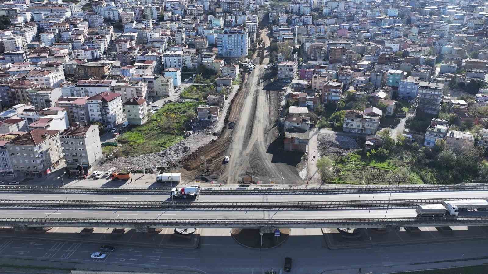 Canik ilçesindeki yeni bulvar yolu inşaatı hızla devam ediyor