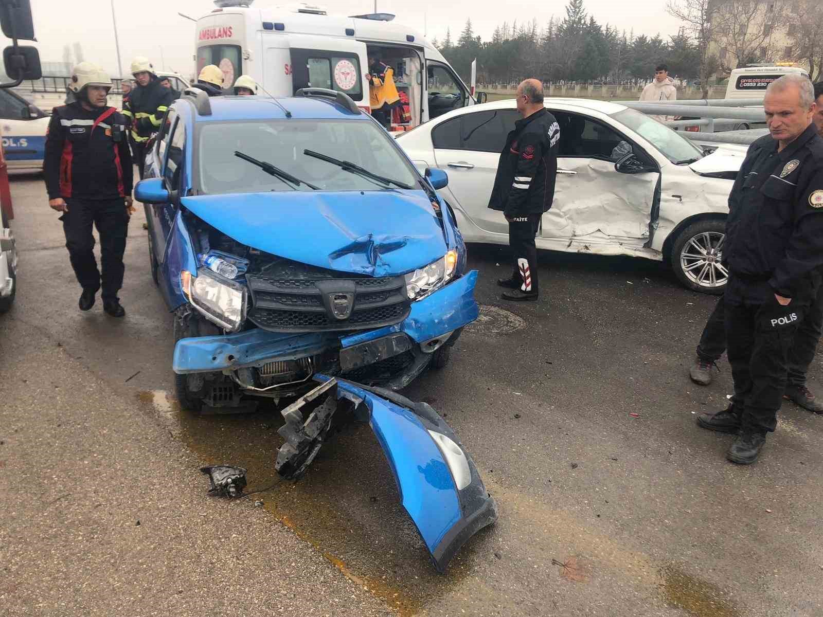 Isparta’da meydana gelen trafik kazasında 4 kişi yaralandı