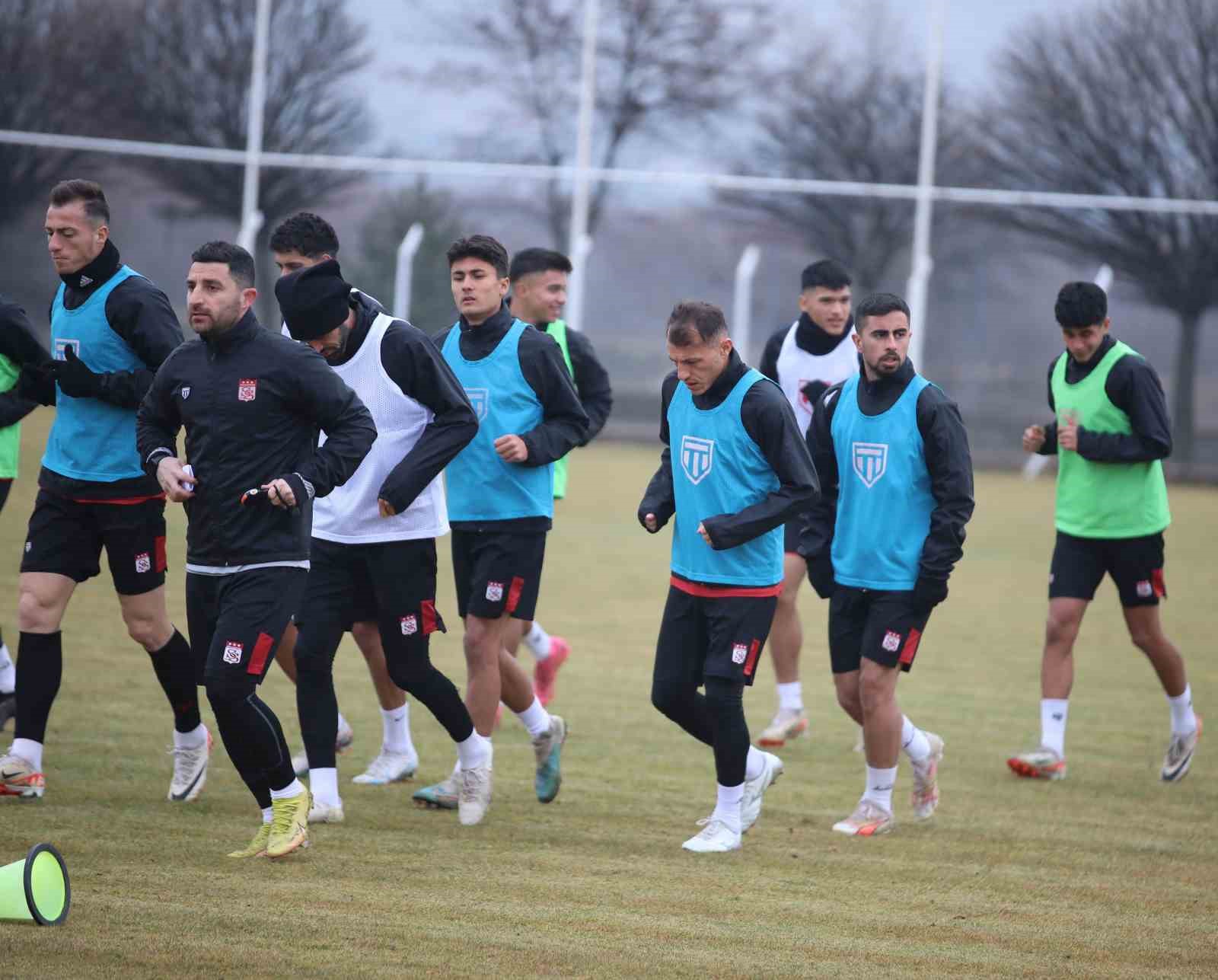 Sivasspor, Ankara Keçiörengücü karşılaşmasına gözünü dikti.