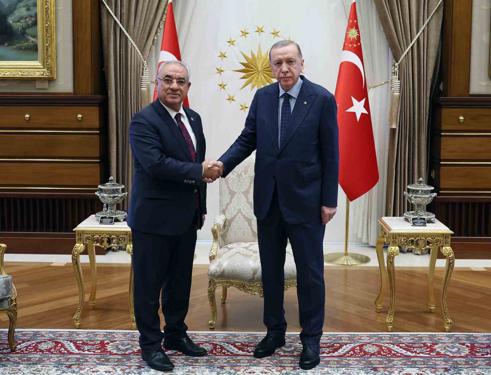 Cumhurbaşkanı Erdoğan, DSP Genel Başkanı Aksakal’ı makamında ağırladı